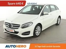 Weiß Gebraucht 2015 Mercedes B180 Style Van / Kleinbus | 16.840 € (Fairer Preis)