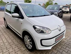 Weiß Gebraucht 2016 VW up! CLUB Kleinwagen | 5.999 € (Fairer Preis)