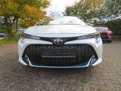 White pearl / black mica Gebraucht 2021 Toyota Corolla Hybrid Sport Kombi | 23.500 €