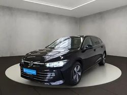 Grenadillschwarz metallic Gebraucht 2024 VW Passat Elegance Kombi | 47.600 € (Teuer)