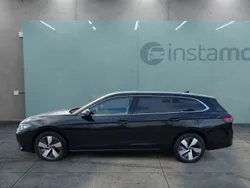 Schwarz Gebraucht 2024 VW Passat Pro Kombi | 33.599 € (Fairer Preis)