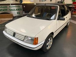Weiß Gebraucht 1989 Peugeot 205 Cabrio | 1.300 €