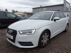 Weiß Gebraucht 2013 Audi A3 Sportback Ambition Limousine | 11.990 € (Guter Preis)