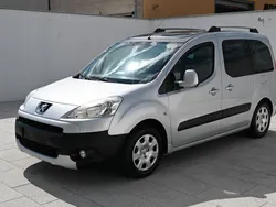 Grau Gebraucht 2010 Peugeot Partner Tepee Family Van / Kleinbus | 4.600 €
