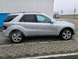 Silber Gebraucht 2007 Mercedes ML320 SUV | 9.999 €