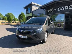 Grau Gebraucht 2015 Opel Zafira Tourer Design Edition Van / Kleinbus | 5.900 € (Fairer Preis)