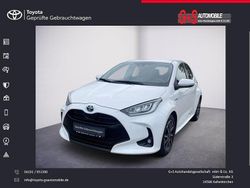 Schneeweiß Gebraucht 2021 Toyota Yaris Hybrid Basis Limousine | 18.450 € (Fairer Preis)