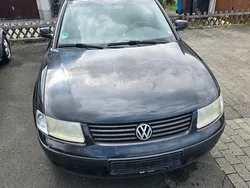 Schwarz Gebraucht 2000 VW Passat Comfortline Kombi | 1.000 € (Fairer Preis)