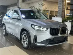 Silber spacesilber metallic (metallic) Gebraucht 2023 BMW X1 Performance SUV | 40.500 € (Guter Preis)