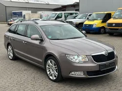 Violet Gebraucht 2011 Skoda Superb Kombi | 11.950 € (Teuer)
