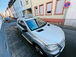 Grau Gebraucht 2008 Mercedes ML320 SUV | 13.500 €