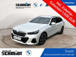 Mineralweiß metallic Gebraucht 2024 BMW 540 M Sport Kombi | 60.740 €