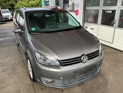 Grau Gebraucht 2011 VW Touran Highline Van / Kleinbus | 5.390 € (Fairer Preis)