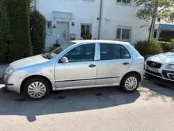 Silber Gebraucht 2003 Skoda Fabia Kleinwagen | 1.500 €