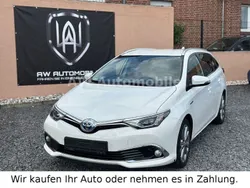 Weiß Gebraucht 2018 Toyota Auris Touring Sports Executive Kombi | 13.500 € (Fairer Preis)