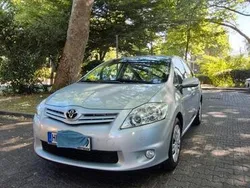 Silber Gebraucht 2025 Toyota Auris Kleinwagen | 3.999 €