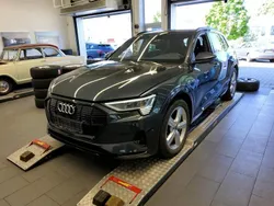 Grau Gebraucht 2022 Audi e-tron S-Line SUV | 36.340 € (Guter Preis)