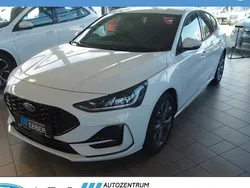 Weiß Neu 2024 Ford Focus ST-Line Limousine | 26.578 € (Fairer Preis)