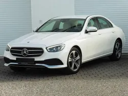 Polarweiß Gebraucht 2021 Mercedes E220 Avantgarde Limousine | 33.890 € (Fairer Preis)