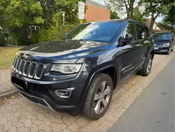 Grau Gebraucht 2016 Jeep Cherokee SUV | 22.500 €