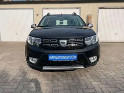 Perlmuttschwarz Gebraucht 2017 Dacia Sandero Stepway Kleinwagen | 11.499 € (Fairer Preis)