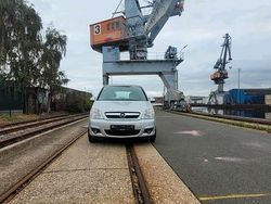 Grau Gebraucht 2007 Opel Meriva Van / Kleinbus | 3.300 € (Fairer Preis)