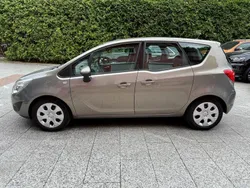 Braun Gebraucht 2012 Opel Meriva Edition Van / Kleinbus | 2.980 € (Etwas zu teuer)