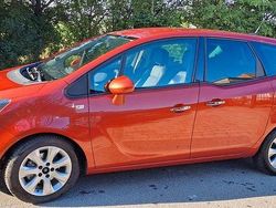 Rot Gebraucht 2012 Opel Meriva Color Edition Van / Kleinbus | 6.800 € (Guter Preis)