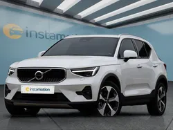 Weiß Gebraucht 2024 Volvo XC40 Core SUV | 35.649 € (Guter Preis)