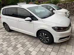Weiß Gebraucht 2021 VW Touran Comfortline Van / Kleinbus | 23.980 € (Fairer Preis)