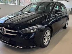 Schwarz Gebraucht 2021 Mercedes B200 Van / Kleinbus | 25.990 € (Etwas zu teuer)