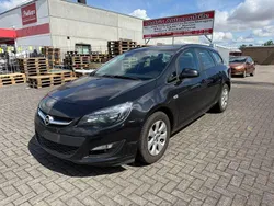 Schwarz Gebraucht 2015 Opel Astra Selection Kombi | 3.999 € (Etwas zu teuer)