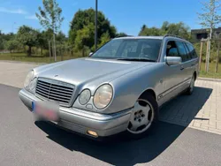 Silber Gebraucht 1999 Mercedes E240 Avantgarde Kombi | 999 €