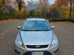 Grau Gebraucht 2010 Ford Focus Ghia Limousine | 3.850 € (Guter Preis)
