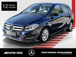 Blau Gebraucht 2018 Mercedes B200 Style Van / Kleinbus | 21.490 € (Teuer)