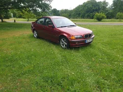 Rot Gebraucht 1998 BMW 318 Limousine | 1.450 €