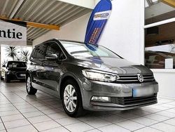 Grau Gebraucht 2017 VW Touran Highline Van / Kleinbus | 21.800 € (Fairer Preis)