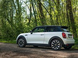 Weiß Gebraucht 2023 Mini Cooper SE Kleinwagen | 20.500 € (Etwas zu teuer)