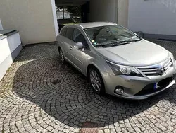 Grau Gebraucht 2012 Toyota Avensis Executive Kombi | 7.500 € (Etwas zu teuer)