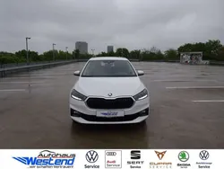 Candyweiß Gebraucht 2024 Skoda Fabia Ambition Limousine | 17.250 € (Guter Preis)