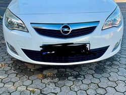 Weiß Gebraucht 2012 Opel Astra Sport Kombi | 4.700 € (Fairer Preis)