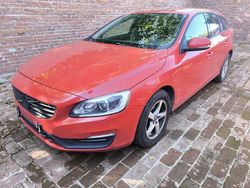 Rot Gebraucht 2016 Volvo V60 Business Edition Kombi | 3.990 € (Superpreis)