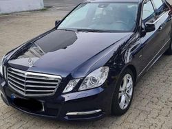 Blau Gebraucht 2012 Mercedes E200 Avantgarde Limousine | 10.000 € (Teuer)