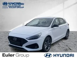 Weiss Gebraucht 2024 Hyundai i30 Advantage Limousine | 25.490 € (Fairer Preis)