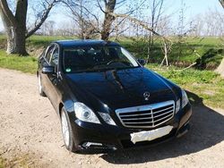 Schwarz Gebraucht 2010 Mercedes E200 Avantgarde Limousine | 7.000 € (Superpreis)