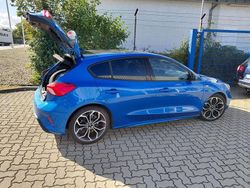 Blau Gebraucht 2018 Ford Focus ST-Line Limousine | 14.850 € (Teuer)