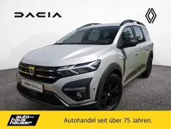 Grau Gebraucht 2022 Dacia Jogger Extreme Van / Kleinbus | 18.490 € (Fairer Preis)