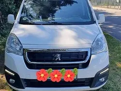 Weiß Gebraucht 2017 Peugeot Partner Tepee Van / Kleinbus | 14.500 € (Guter Preis)
