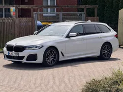 Weiß Gebraucht 2021 BMW 530 M Sport Kombi | 29.900 € (Fairer Preis)