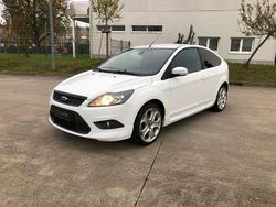 Weiß Gebraucht 2008 Ford Focus Titanium Limousine | 3.490 € (Etwas zu teuer)